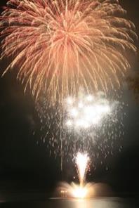 湖に反射した花火②
